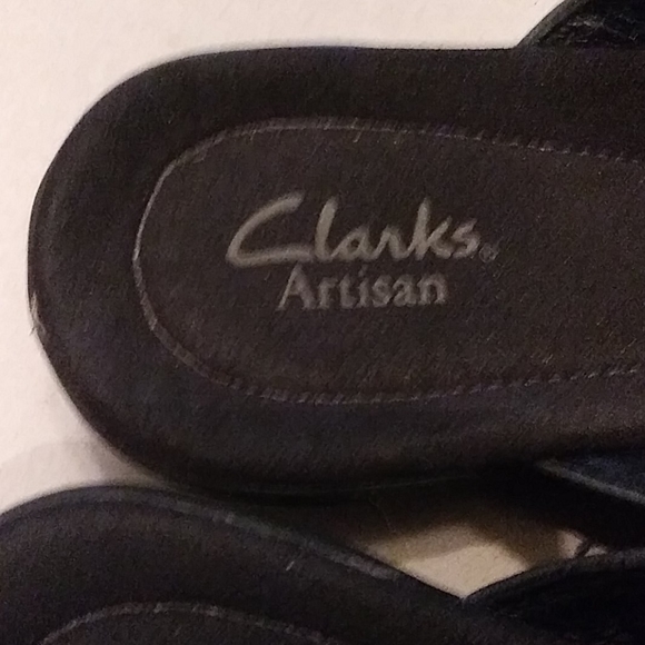 Shoed - Picture 2 of 2